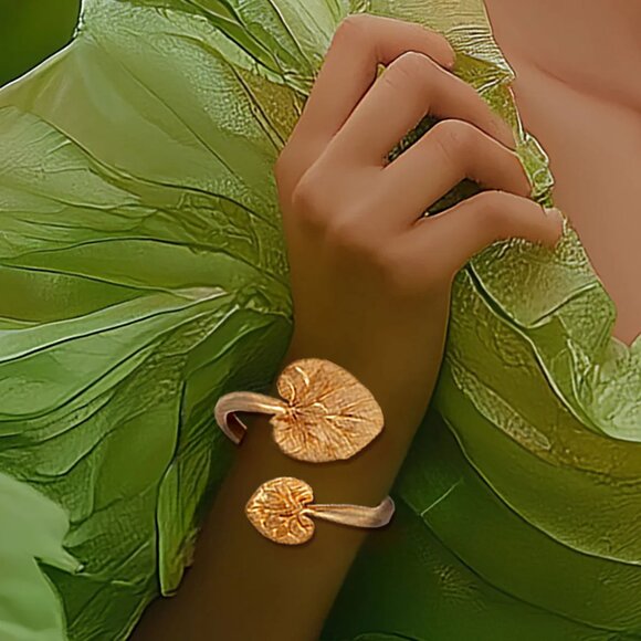 Oscar de la Renta Gold-Tone Lotus Blossom Leaf Cuff Bracelet – Rare Collectible - Picture 7 of 10